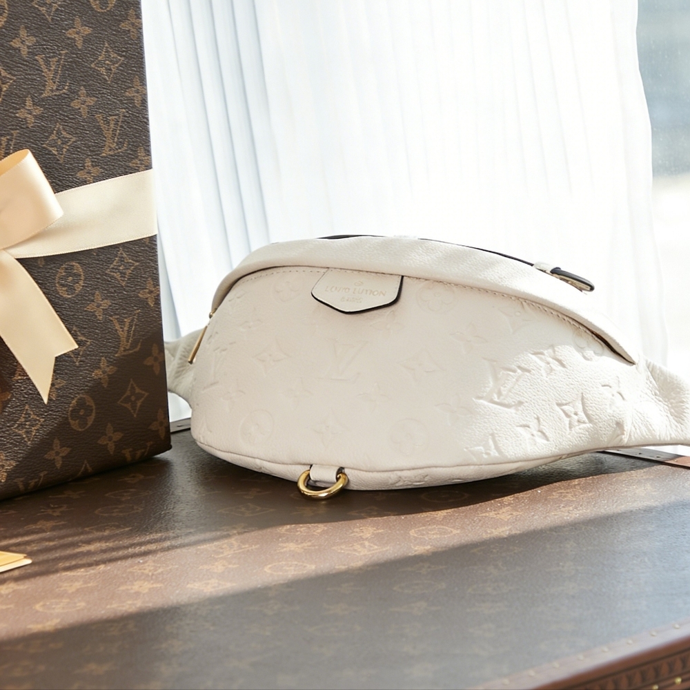 <AUTHENTIC>Louis Vuitton  Leather Waist Bag in White - Picture 4 of 6